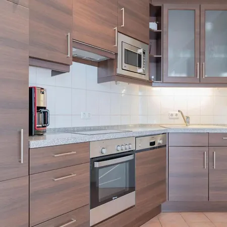 Apartment Im 2 Og Mit Balkon In